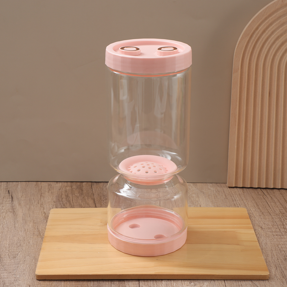 Tarro de pepinillos con dos tapas