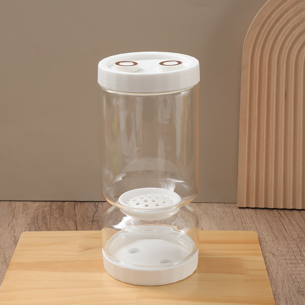 Tarro de pepinillos con dos tapas