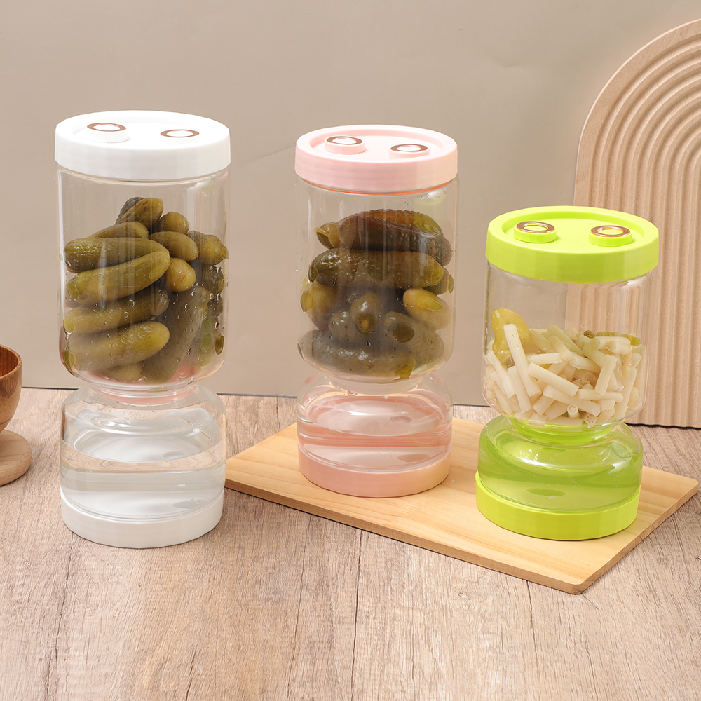 Tarro de pepinillos con dos tapas