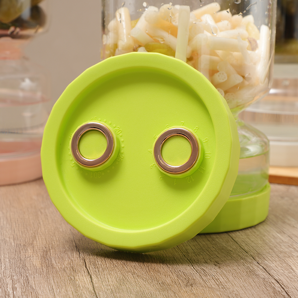 Tarro de pepinillos con dos tapas