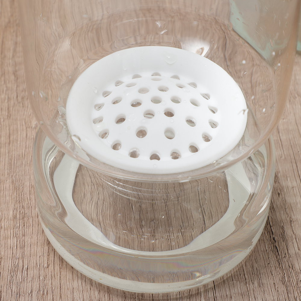 Tarro de pepinillos con dos tapas