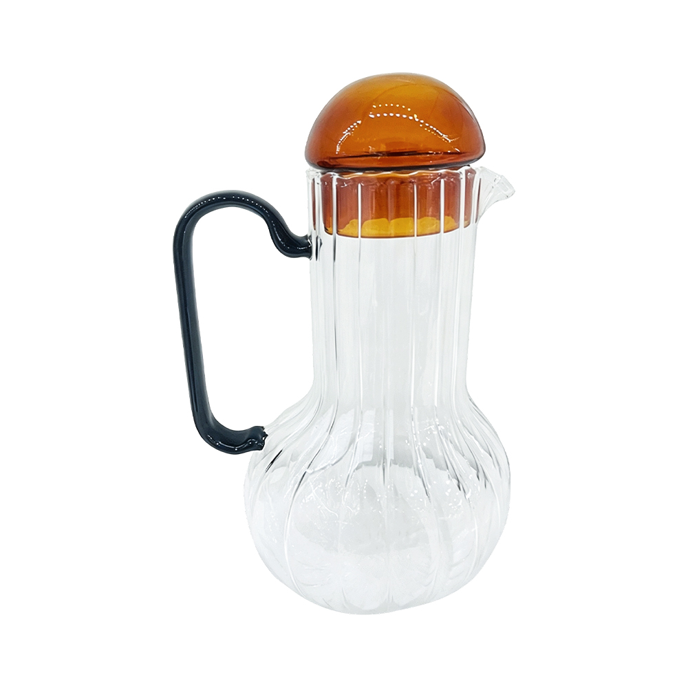 Jarra de vidrio de borosilicato acanalado con asa en contraste de color y tapa esférica