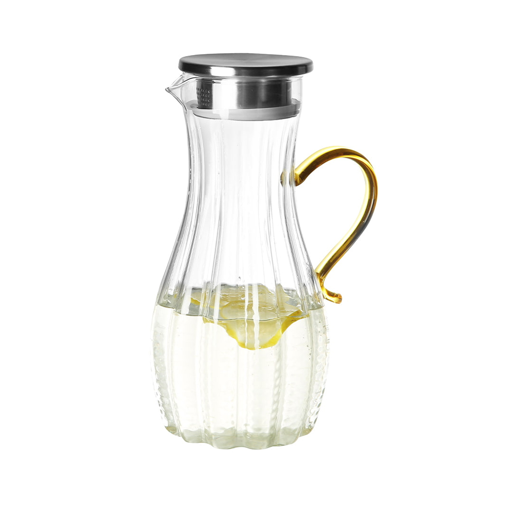 Jarra de agua de vidrio acanalado con mango dorado y tapa de acero inoxidable