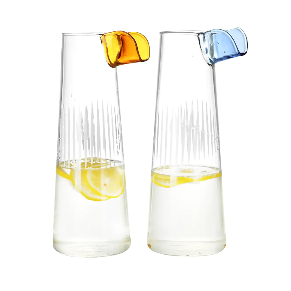 Jarra de agua de vidrio de borosilicato con pico de color